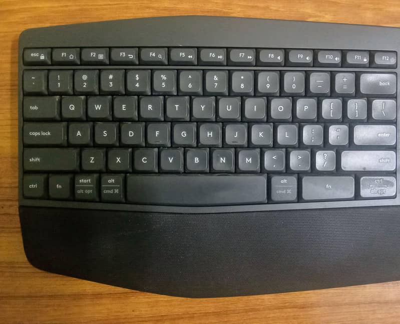 K850 Performance Logitech wireless keyboard 1