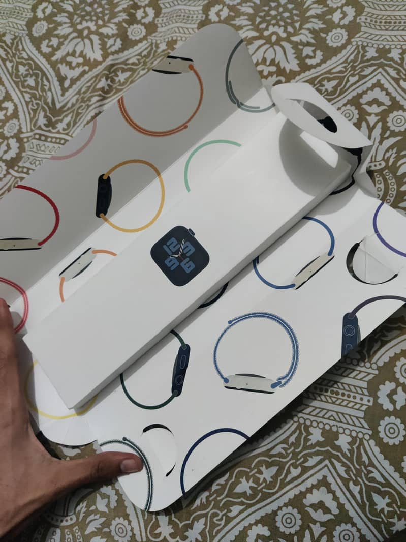 apple watch box 0