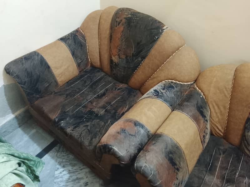 2 sofas at good condition 3