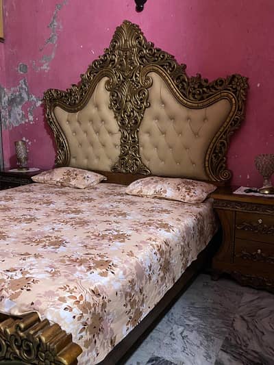 Bed set with sidetables and showcase and matress