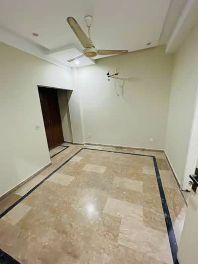 1st Floor 3 Bed Appartment For Job Holder's & Silent Office (Original Pic's Attached)