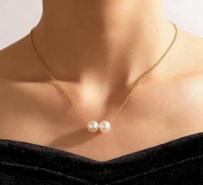 women trending necklace