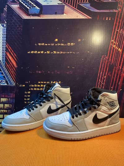 Nike Air Jordan 1 Mid "Light Smoke Grey" sneaker