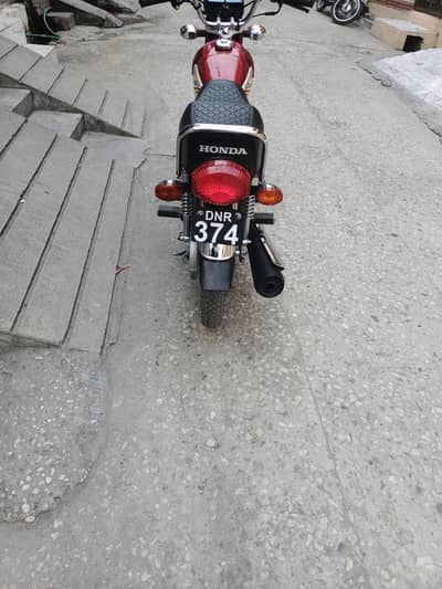 Honda 125 moter cycle has 10/10 conditions