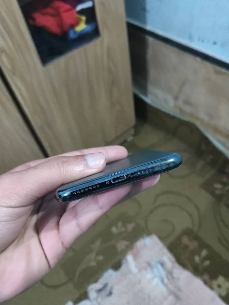 Iphone 11 pro max 4