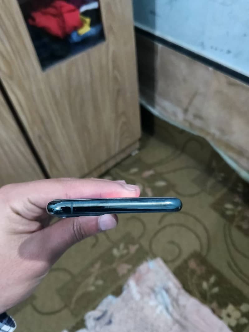 Iphone 11 pro max 9