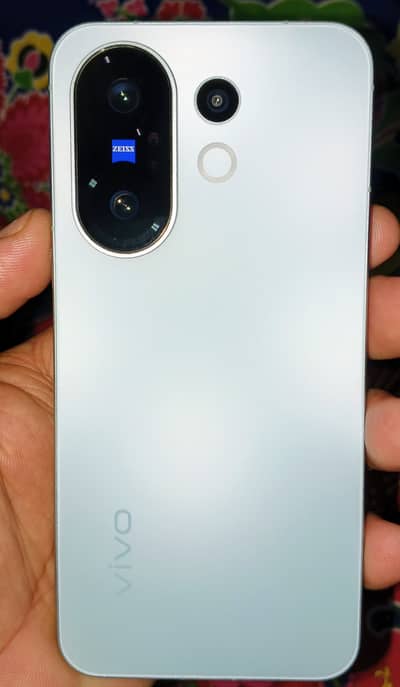 Vivo x200fe only one month use