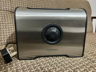 brand new 2 slice toaster (UN USED)