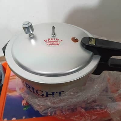 BRAND NEW PRESSURE COOKER