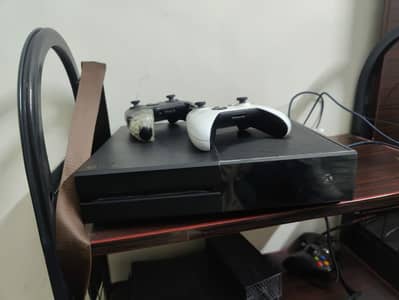 Xbox one 500 GB Jail break with 5 games installed