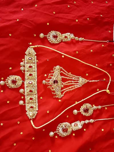 bridle lehnga with jewelry