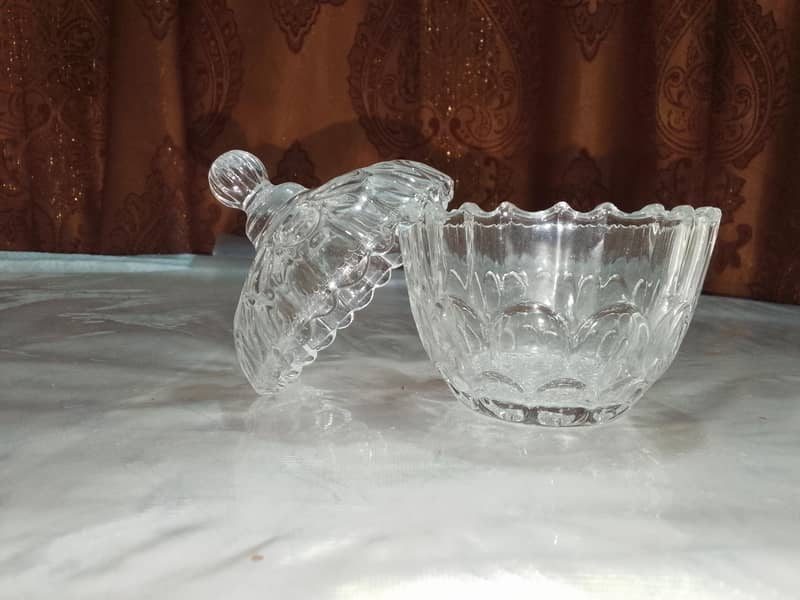 DIFFERENT KITCHEN ITEMS IN GOOD CONDITION 1