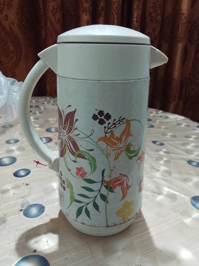 DIFFERENT KITCHEN ITEMS IN GOOD CONDITION 2