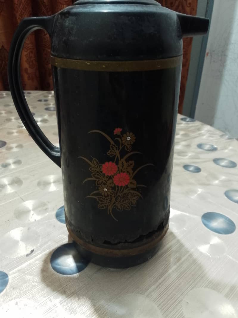 DIFFERENT KITCHEN ITEMS IN GOOD CONDITION 3