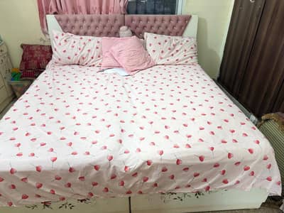 2 single bed with mattres dresing table. 3 door almari and study table