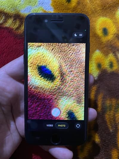 iPhone se 2020.64gb factory unlock 2 months sim working