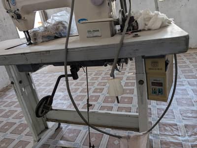 sewing machine urgent sale not to  used like new
