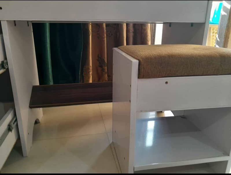 MODERN VANITY TABLE 2