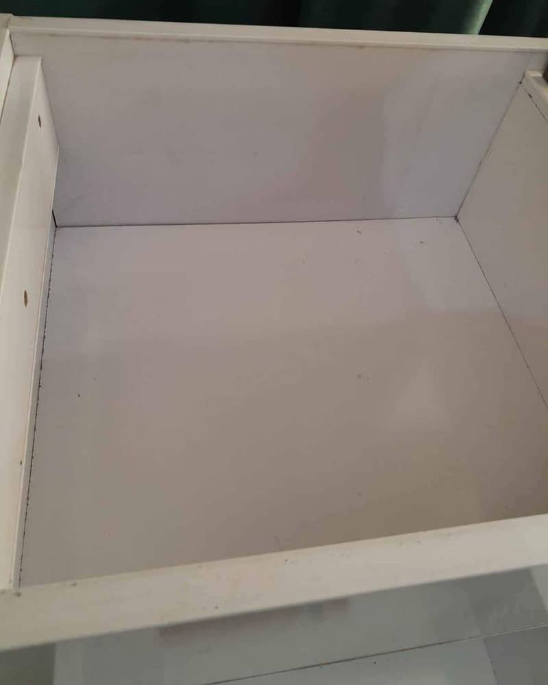 MODERN VANITY TABLE 5