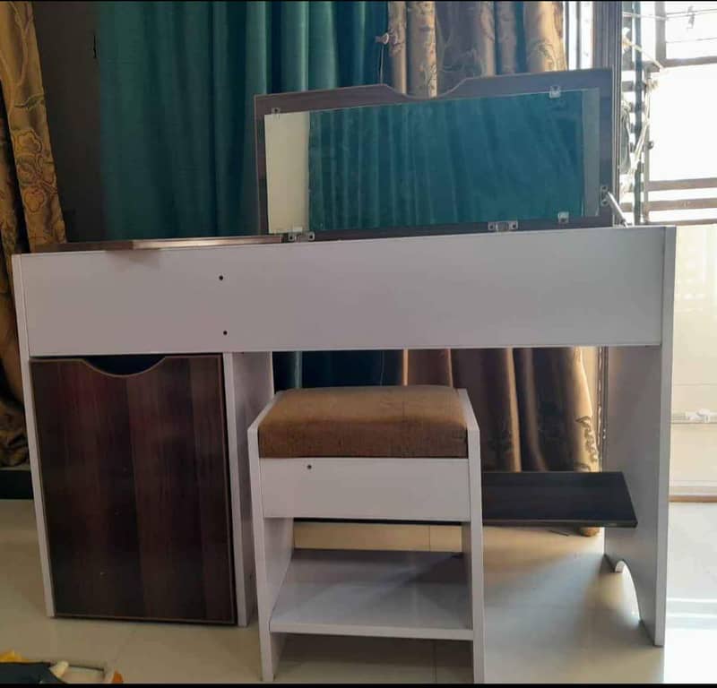 MODERN VANITY TABLE 6