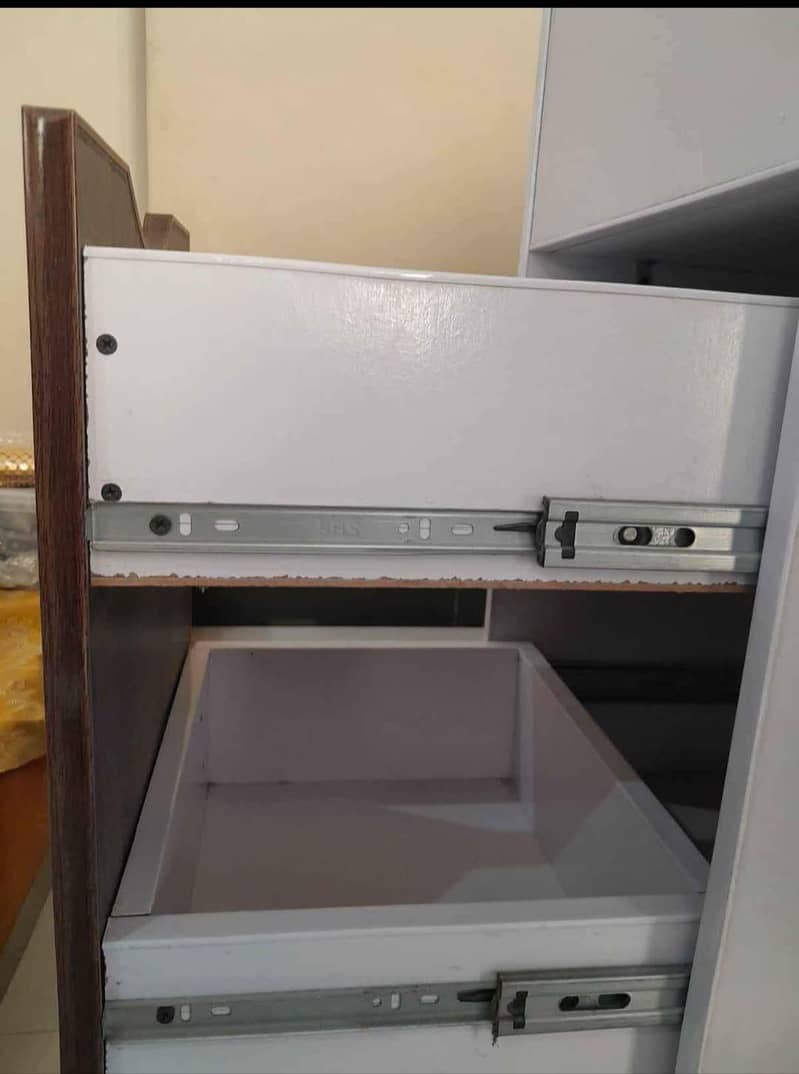 MODERN VANITY TABLE 7