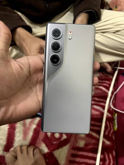 Tecno camon 40 pro