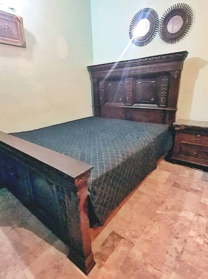 solid wood bed 0