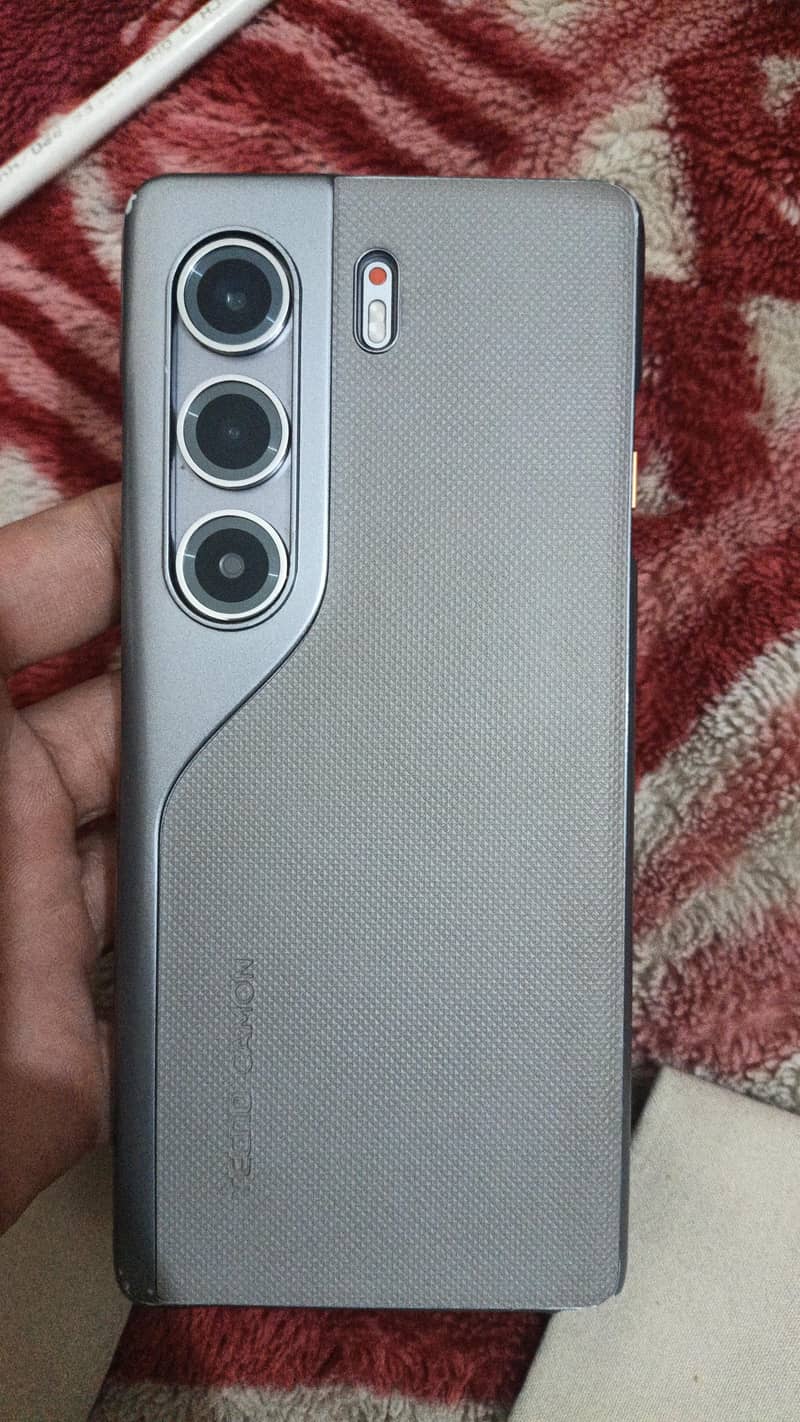 techno camon 40 pro  10/10 1