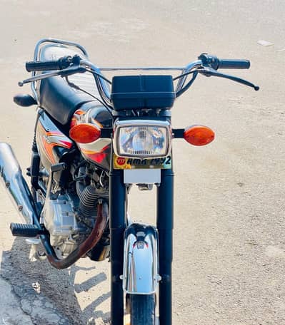 honda 125 black colour lush condition