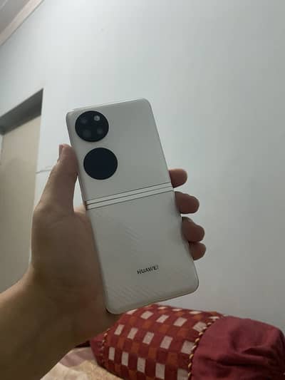 Huawei P50 Pocket.