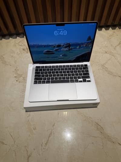 MacBook Air M4 almost Brand new