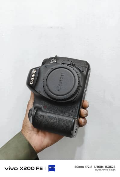 Canon 6D Body With Lens 24.105mm f/4l IS II Lens