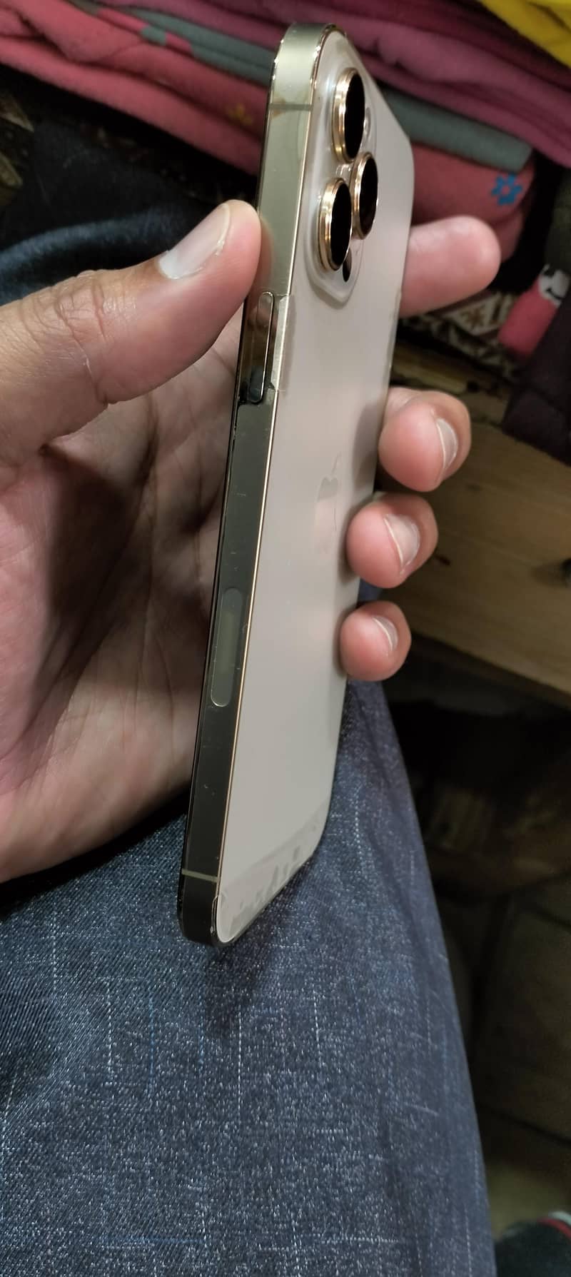 iphone 12 pro max 3