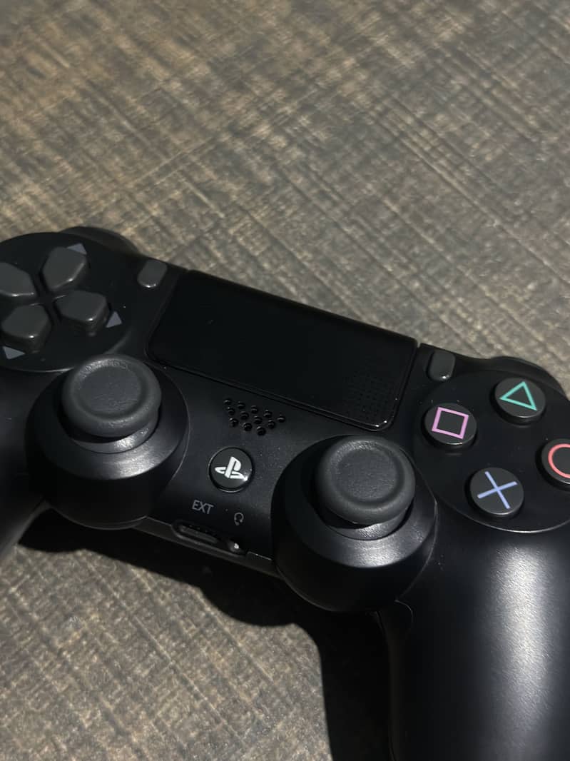 Playstation 4 wireless controller 4