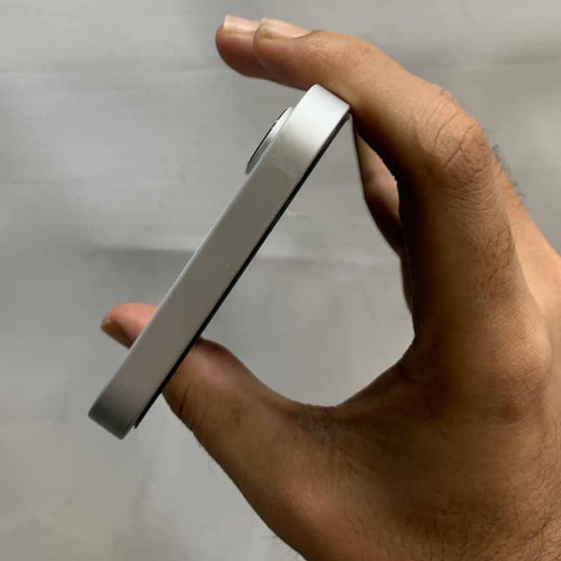 IPHONE 16 E  fully ok condition 4