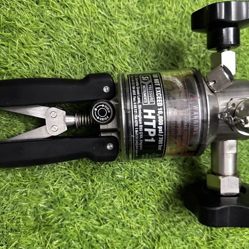 Pressure Calibrator 8