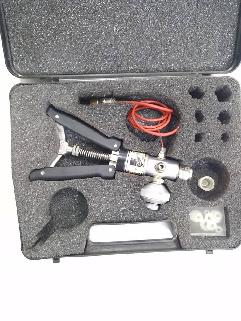 Pressure Calibrator 13