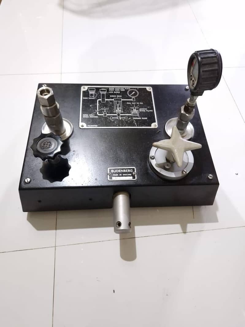 Pressure Calibrator 16
