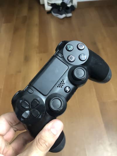 PlayStation fat 800gb console with controller