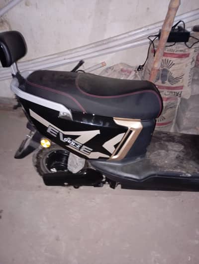 evee gen z electric scooty