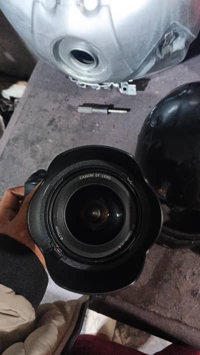 canon 6d full frame DSLR camera with 17-40