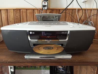 LG CD/DVD CASSETTE PLAYER WITH RADIO