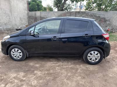 Toyota vitz 18/21 pearl black colour