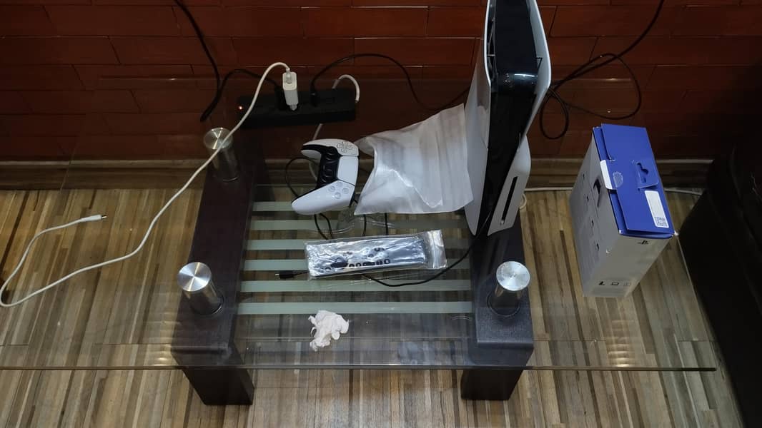 CENTER TABLE/CONSOLE 4