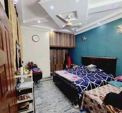 Stunning 8 Marla House In PCSIR Staff Colony Available