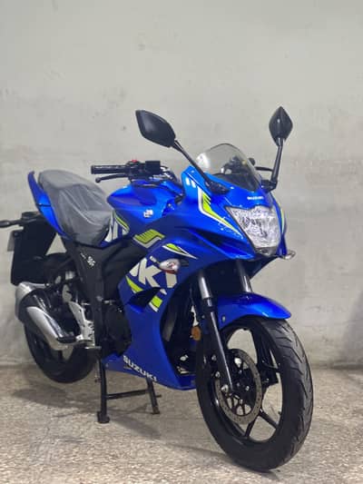 Brand new suzuki gixxer 150cc ( 3000 km used only )