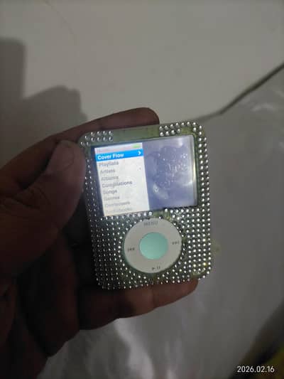 ipod classic brand new pulled out condition with original cable