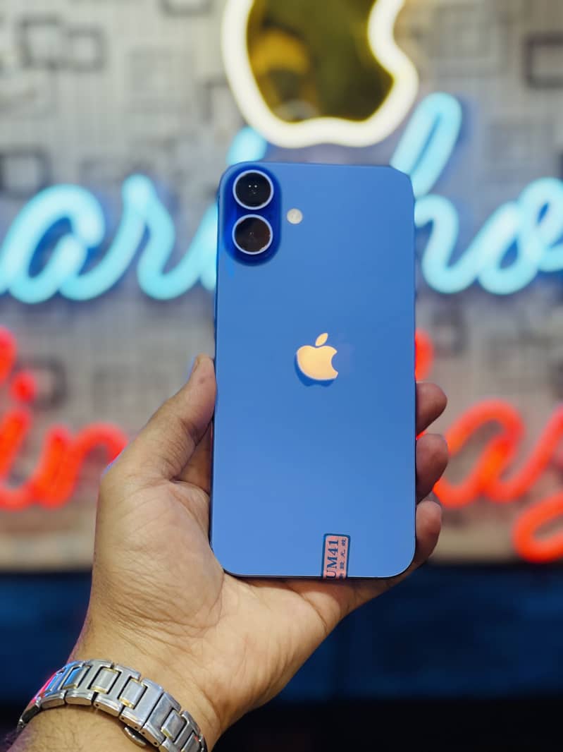 Apple iPhone 16 Plus 128GB 2