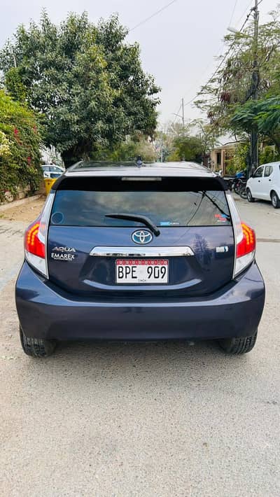 Toyota Aqua X urban  top variant