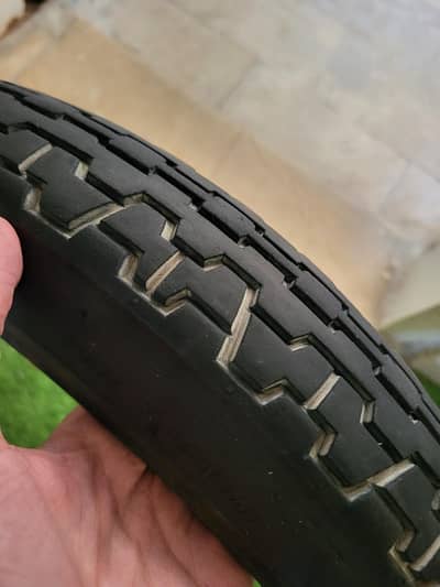 GS 150 / CG 125 FRONT SPORTS TYRE